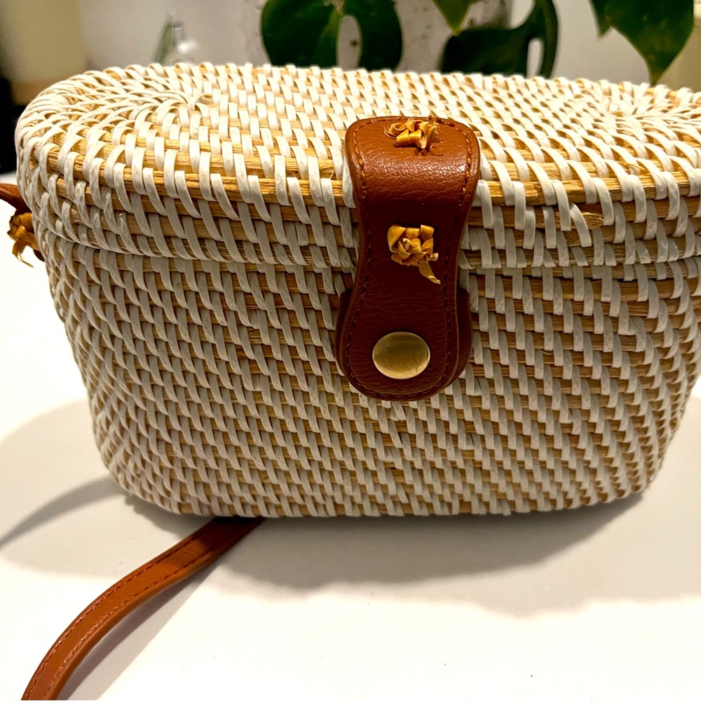 Camera bag crossbody